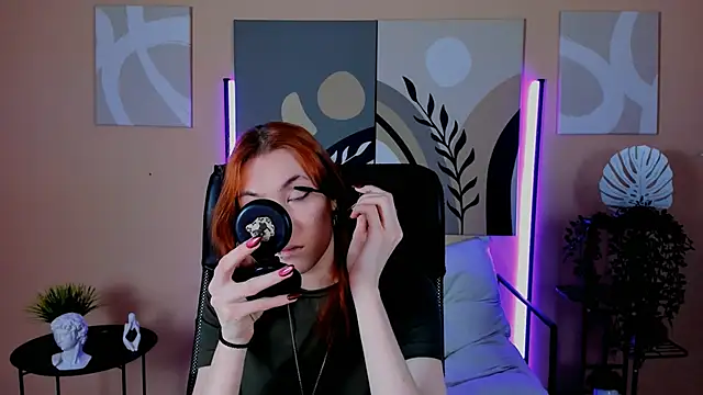 SierraHarper online show from December 1, 2025, 7:31 am