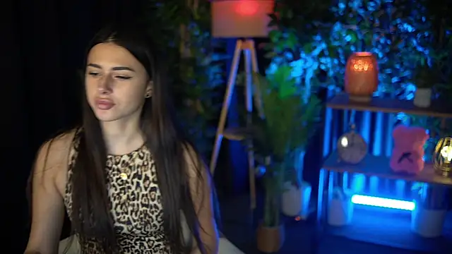 LuxeAvelyn online show from November 26, 2025, 12:38 pm