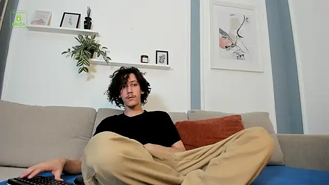 Dilan Wolfe online show from December 4, 2025, 5:23 pm