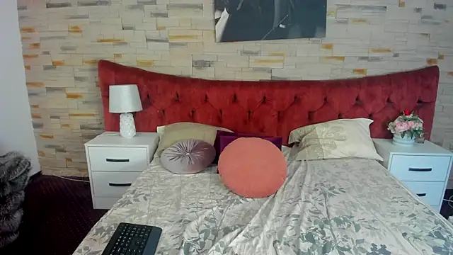 YasmineSly online show from November 26, 2025, 8:53 pm