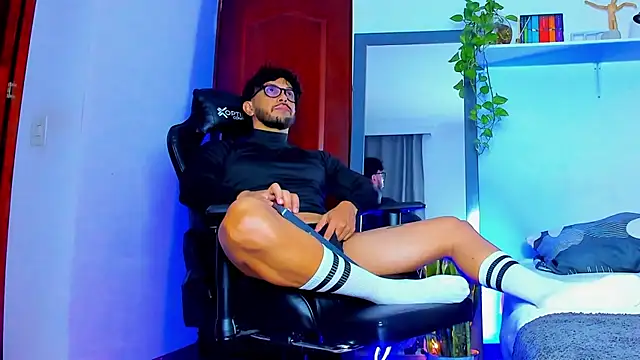 JotaCeliz online show from April 14, 2026, 12:15 am