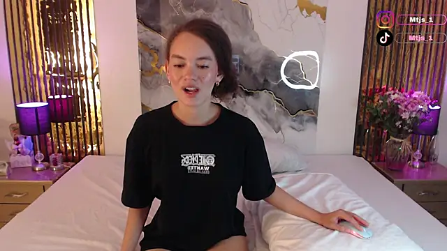 MiticaBrennet  online show from April 7, 2026, 4:25 am