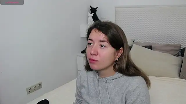 Leona Rae online show from November 29, 2025, 7:30 am