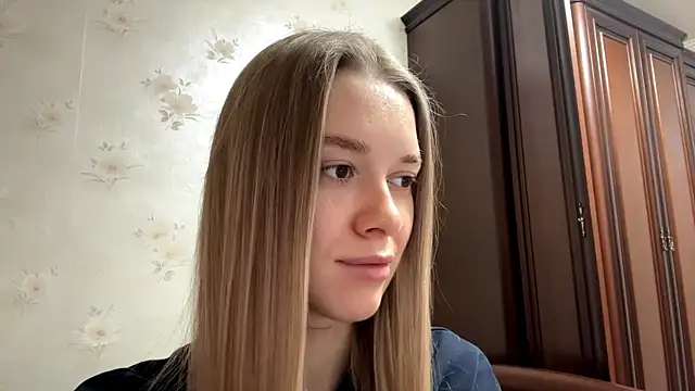 Snapshot of MichikoWienandt chatting on November 27, 2025, 5:19 am MichikoWienandt online show from November 27, 2025, 5:19 am