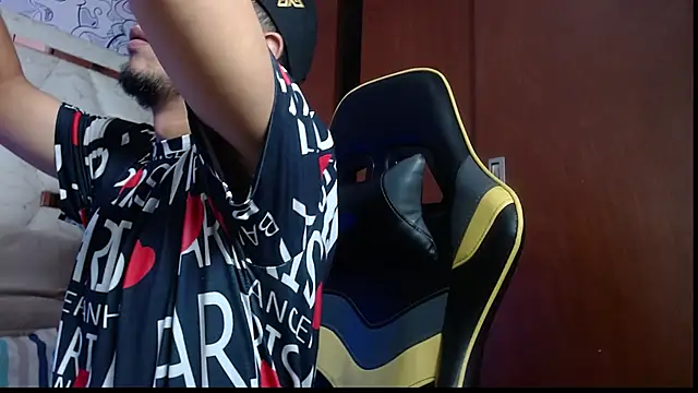 Snapshot of Couple_wildd_ chatting on December 20, 2025, 8:44 pm Couple wildd online show from December 20, 2025, 8:44 pm