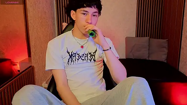 kaelwolf tay online show from March 18, 2026, 3:53 am