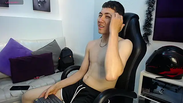 LoganFoster  online show from December 21, 2025, 8:09 pm