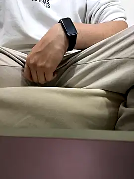 Snapshot of Daisuke_01 chatting on December 4, 2025, 4:22 am Daisuke 01 online show from December 4, 2025, 4:22 am