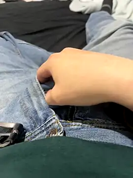 Snapshot of Daisuke_01 chatting on December 21, 2025, 6:15 am Daisuke 01 online show from December 21, 2025, 6:15 am