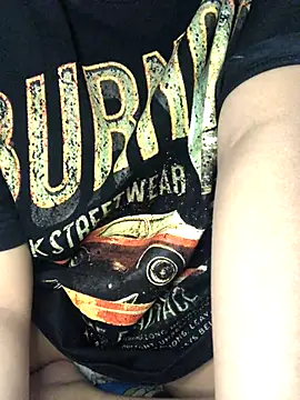 ArielMai online show from November 28, 2025, 3:34 pm