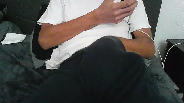 Snapshot of latinman7944 chatting on April 22, 2026, 5:36 am latinman7944 online show from April 22, 2026, 5:36 am