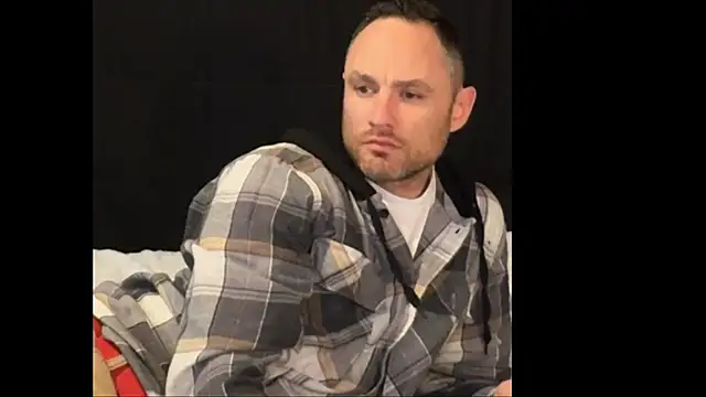 Snapshot of famous1tad chatting on March 22, 2026, 4:30 pm famous1tad online show from March 22, 2026, 4:30 pm