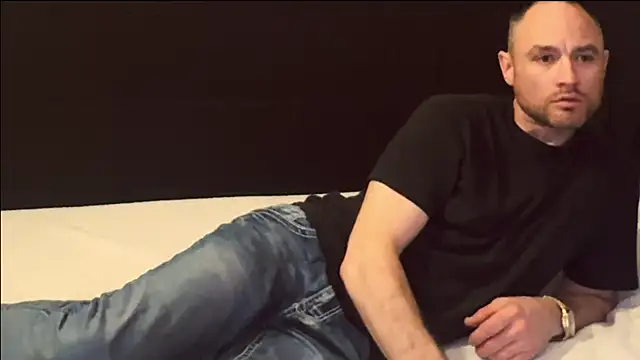 Snapshot of famous1tad chatting on March 17, 2026, 1:25 pm famous1tad online show from March 17, 2026, 1:25 pm