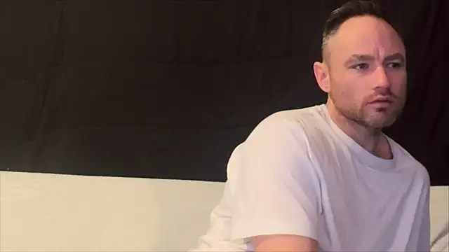 Snapshot of famous1tad chatting on March 21, 2026, 10:09 am famous1tad online show from March 21, 2026, 10:09 am