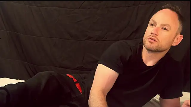 Snapshot of famous1tad chatting on April 6, 2026, 6:42 pm famous1tad online show from April 6, 2026, 6:42 pm