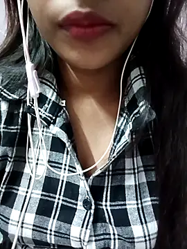 simmi02 online show from November 23, 2025, 9:03 pm