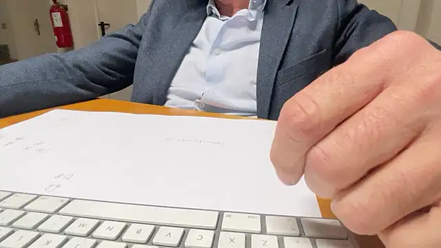 Snapshot of SimonZydar chatting on November 27, 2025, 4:18 pm SimonZydar online show from November 27, 2025, 4:18 pm