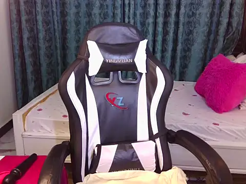 emma-112 online show from December 18, 2025, 5:50 pm