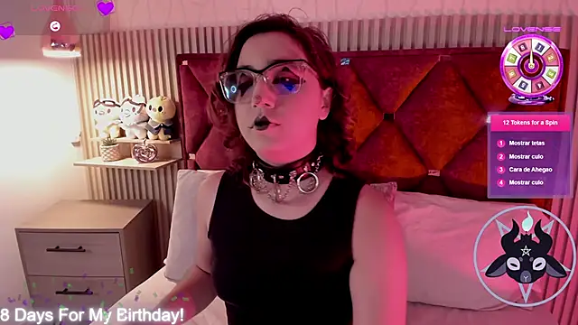 Kiri Velvet online show from May 5, 2026, 7:50 pm