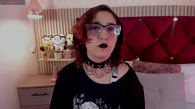 Kiri Velvet online show from May 14, 2026, 8:50 pm