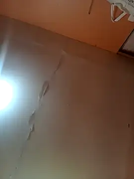 Bizcochitoc4 online show from February 18, 2026, 1:14 am