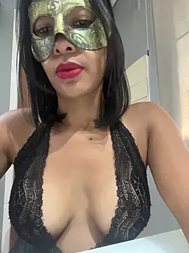 LunnaMaska online show from April 13, 2026, 4:11 pm