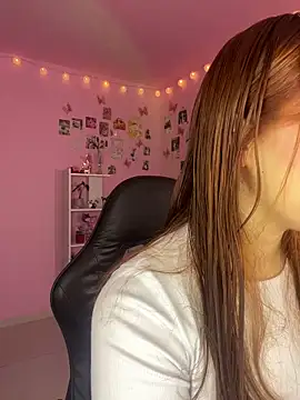 Snapshot of Davne_ chatting on February 12, 2026, 12:32 am Davne online show from February 12, 2026, 12:32 am