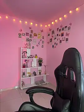 Snapshot of Davne_ chatting on February 2, 2026, 11:04 pm Davne online show from February 2, 2026, 11:04 pm