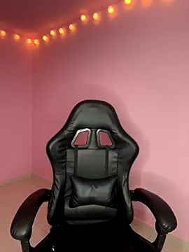 Davne  online show from December 1, 2025, 8:10 pm