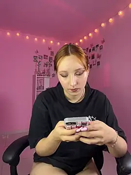 Snapshot of Davne_ chatting on May 12, 2026, 9:43 pm Davne online show from May 12, 2026, 9:43 pm