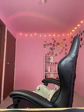 Snapshot of Davne_ chatting on March 23, 2026, 10:42 pm Davne online show from March 23, 2026, 10:42 pm