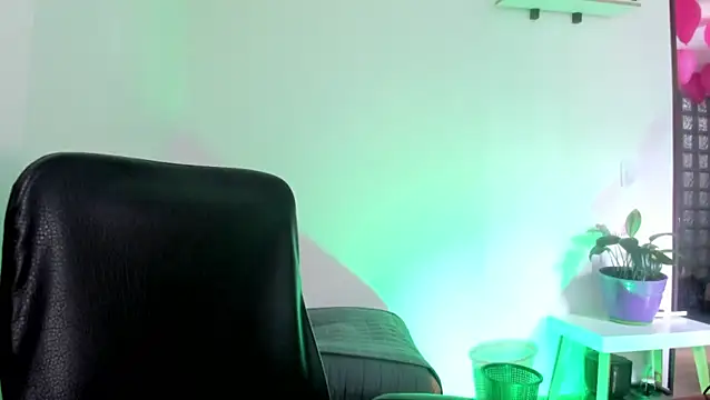 MaddieHunter online show from February 2, 2026, 2:49 pm