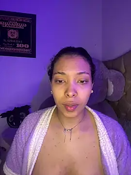 Snapshot of KarolRojas_22 chatting on April 10, 2026, 11:12 pm KarolRojas 22 online show from April 10, 2026, 11:12 pm