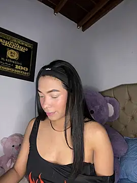 Snapshot of KarolRojas_22 chatting on January 14, 2026, 12:14 am KarolRojas 22 online show from January 14, 2026, 12:14 am
