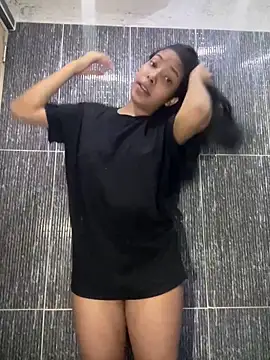 Snapshot of KarolRojas_22 chatting on April 6, 2026, 10:11 pm KarolRojas 22 online show from April 6, 2026, 10:11 pm