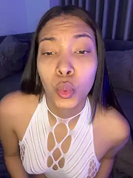 Snapshot of KarolRojas_22 chatting on May 13, 2026, 3:57 am KarolRojas 22 online show from May 13, 2026, 3:57 am