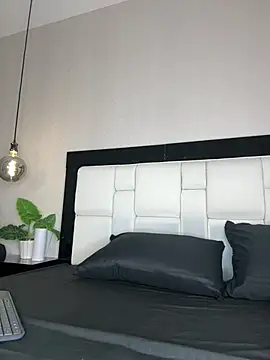 Celeste Valencia  online show from April 14, 2026, 4:39 am