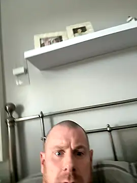 Snapshot of redlad1981 chatting on November 24, 2025, 11:10 am redlad1981 online show from November 24, 2025, 11:10 am