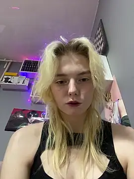 KittyLarva online show from February 17, 2026, 7:55 pm