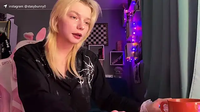 KittyLarva online show from January 7, 2026, 5:12 am