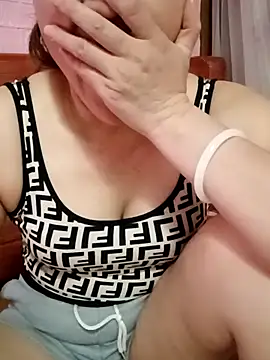 Snapshot of Lily-ross22 chatting on July 5, 2026, 5:42 pm Lily-ross22 online show from July 5, 2026, 5:42 pm