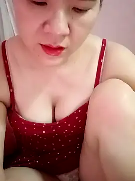 Snapshot of Lily-ross22 chatting on May 19, 2026, 4:19 am Lily-ross22 online show from May 19, 2026, 4:19 am