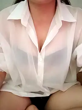 Snapshot of Lily-ross22 chatting on April 28, 2026, 3:05 pm Lily-ross22 online show from April 28, 2026, 3:05 pm