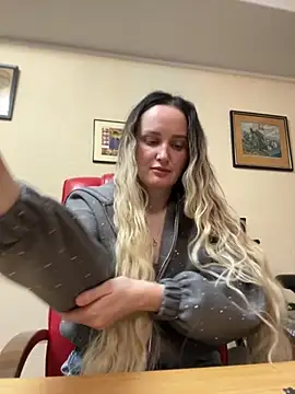 TomilaSi online show from November 26, 2025, 6:19 pm