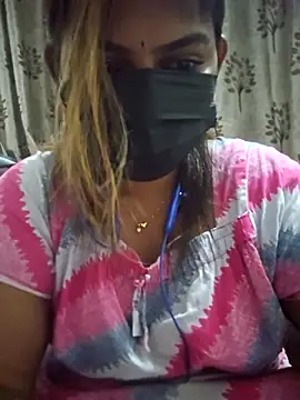 Snapshot of Tamil_Smiley_Queen chatting on February 5, 2026, 7:21 pm Tamil Smiley Queen online show from February 5, 2026, 7:21 pm