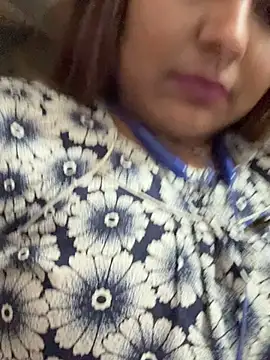 Snapshot of Tamil_Smiley_Queen chatting on January 16, 2026, 6:23 pm Tamil Smiley Queen online show from January 16, 2026, 6:23 pm