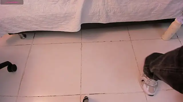 ariawhite1 online show from November 26, 2025, 11:54 am