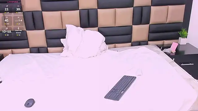 JessicaBosch online show from December 13, 2025, 8:04 pm