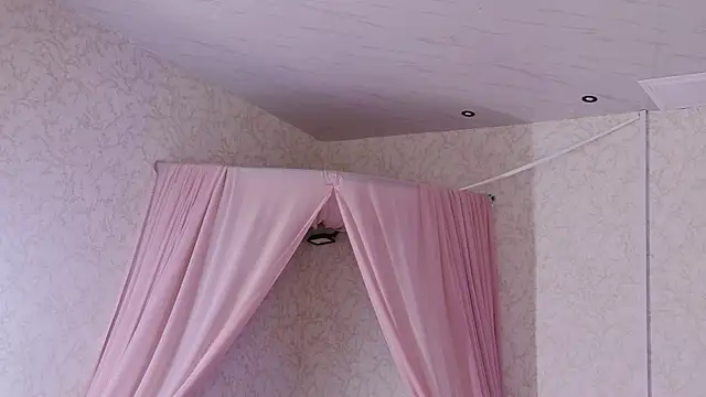 Snapshot of MelissaGill_ chatting on July 9, 2026, 11:10 am MelissaGill online show from July 9, 2026, 11:10 am