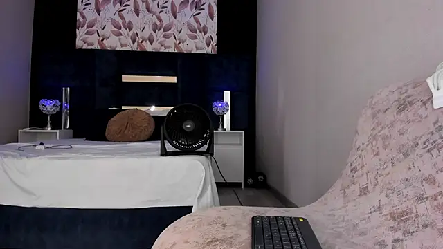 Snapshot of MelissaGill_ chatting on July 24, 2026, 3:52 pm MelissaGill online show from July 24, 2026, 3:52 pm